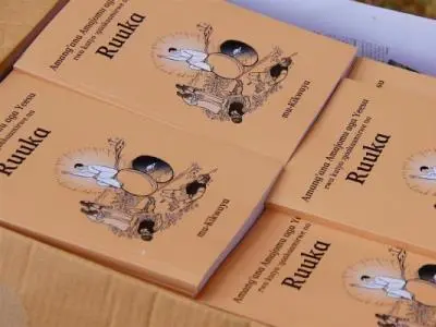 Luke books photo400x300.jpg